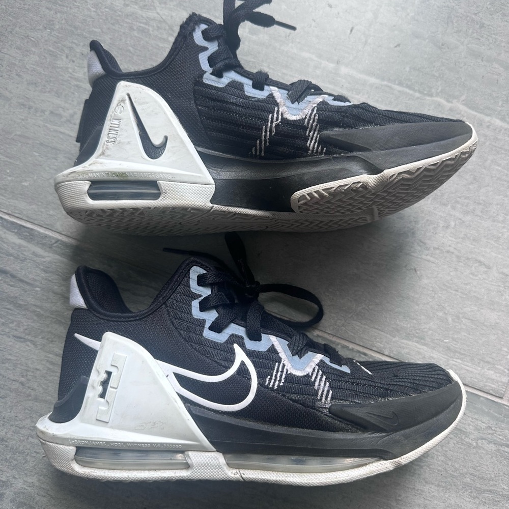 Nike LeBron Witness 6 Basketball Shoes Black/White Men’s Size 5.5